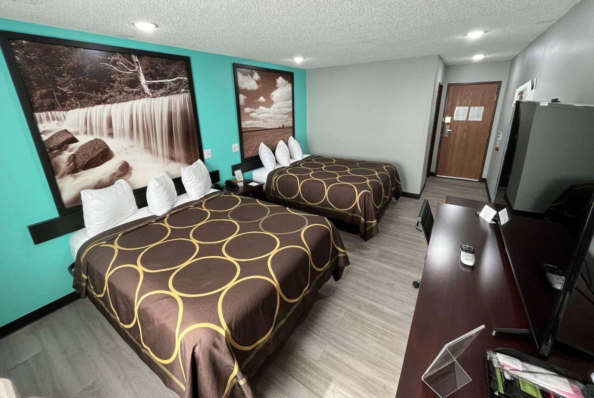 Motel Super 8 By Wyndham Emporia Exterior foto