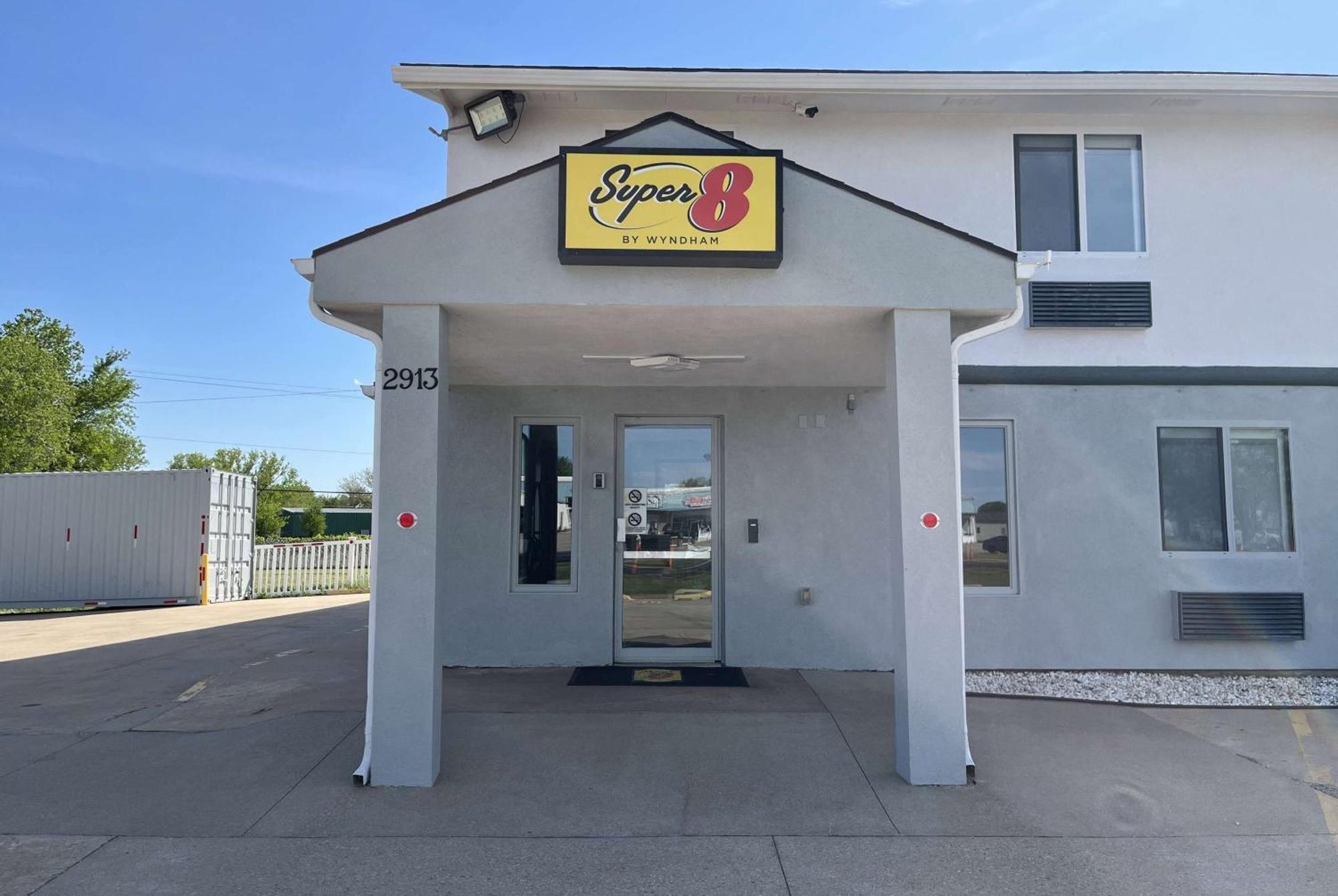 Motel Super 8 By Wyndham Emporia Exterior foto